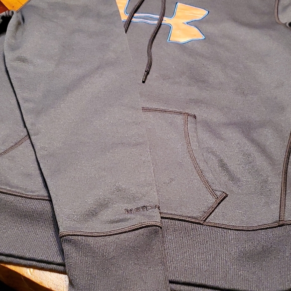 Sweatshirt - Picture 2 of 3